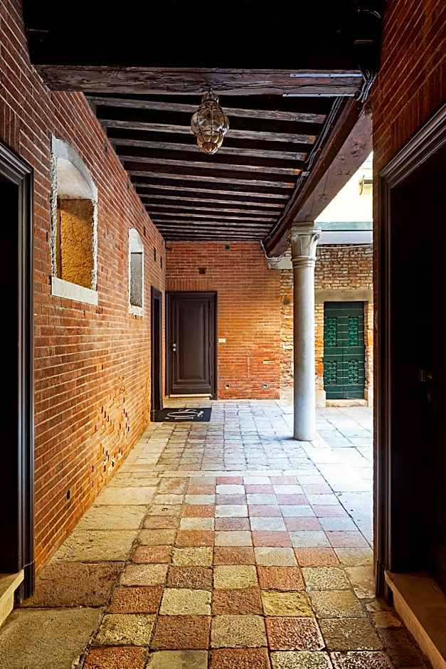 Charming House Iqs