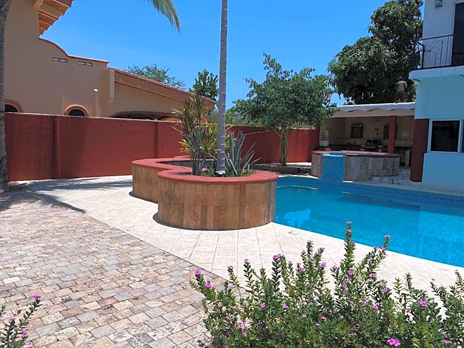 Hotel Casa Raymundo Suites