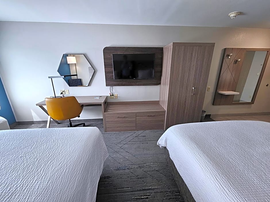 Holiday Inn Express Hotel & Suites Cincinnati-Blue Ash By IHG