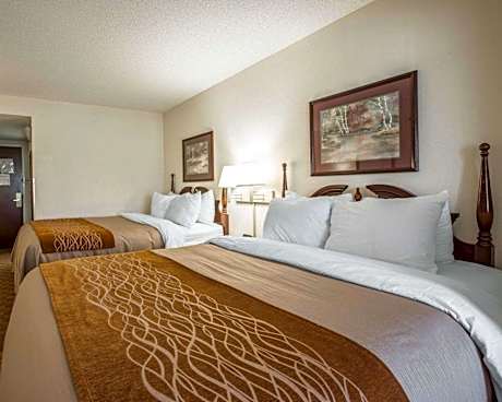 Queen Suite with Two Queen Beds - Non-Smoking