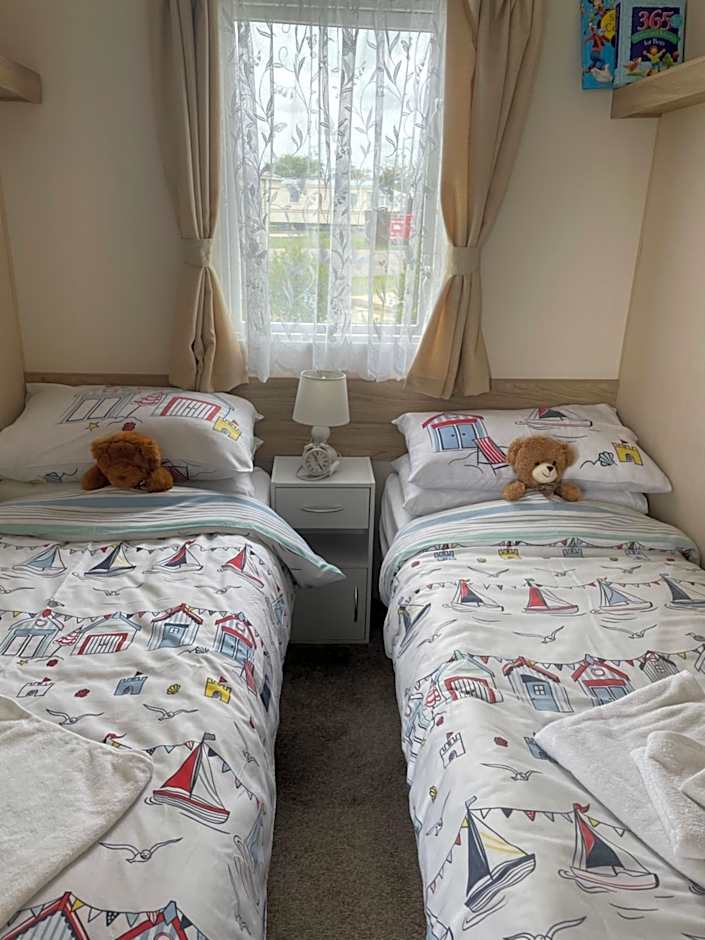 6 berth caravan Cherry tree holiday park Great yarmouth