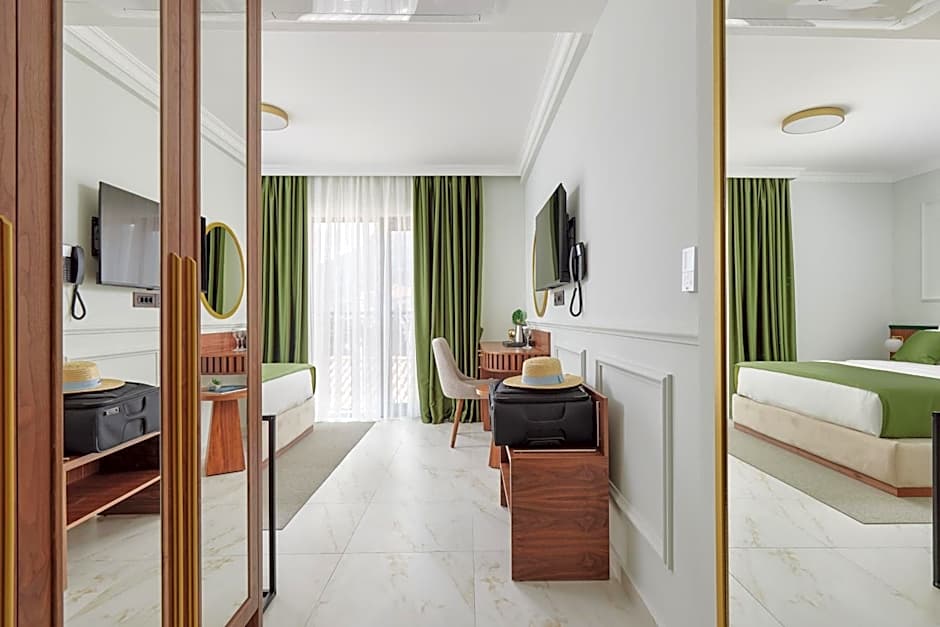 Hotel Diplomat by Aycon