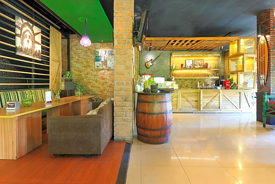 Labuana Homestay & Cafe Garden