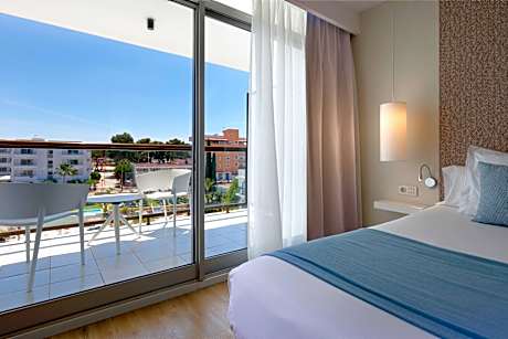 DOUBLE POOL VIEW WITH BALCONY AS SINGLE USE
