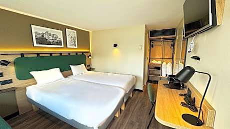 Standard Room with Three Single Beds