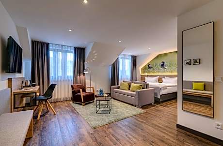 Deluxe Queen Room