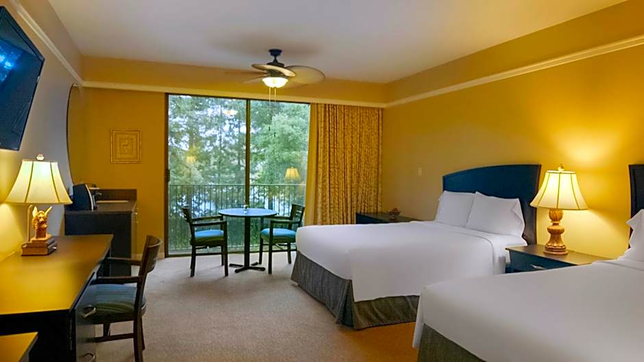 Dinah`S Garden Hotel