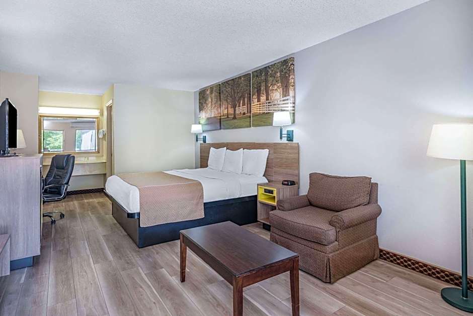 Days Inn by Wyndham Macon I-475