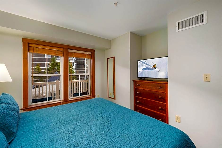 Pool View Condo King Bed Ski-InOut