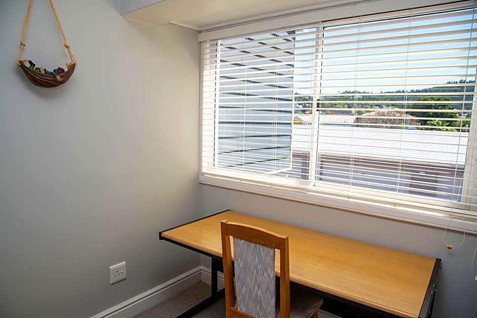 WATERFRONT 2 BR Home with mooring at Knysna Quays - life on the water