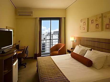 Standard 1 Queen Bed Non Smoking