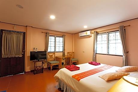 Economy Quadruple Room with Shared Bathroom