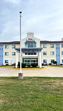 Baymont by Wyndham Kingdom City