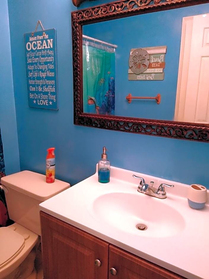 Charming SPI family condo - walking distance to the beach, Sleeps 6, Third Floor, 2026 Traveler Award