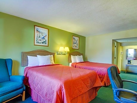 2 Queen Beds, Smoking