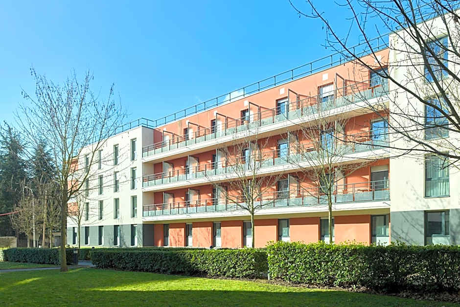 Comfort Aparthotel Versailles, St Cyr l'Ecole