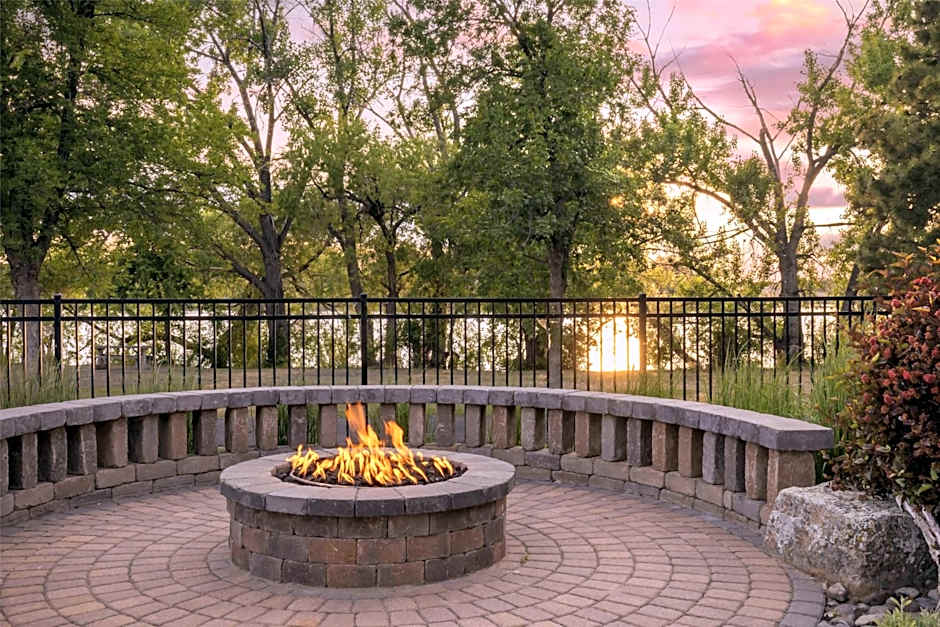 Best Western Plus Riverfront Hotel and Suites