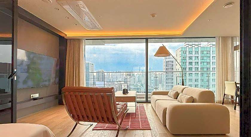 UH FLAT SIGNATURE DAEGU 