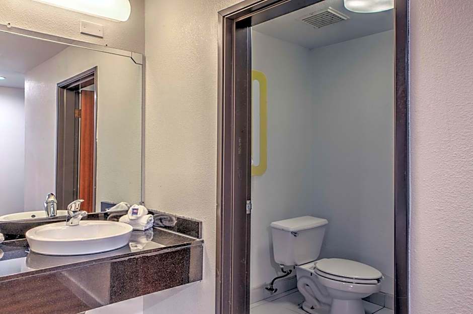 Motel 6-Dallas, TX - Northwest