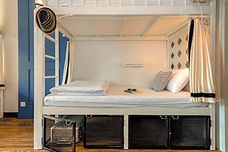 Family Room - 7 person