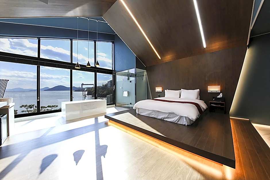 Gyeongnam goseong Hotel With7