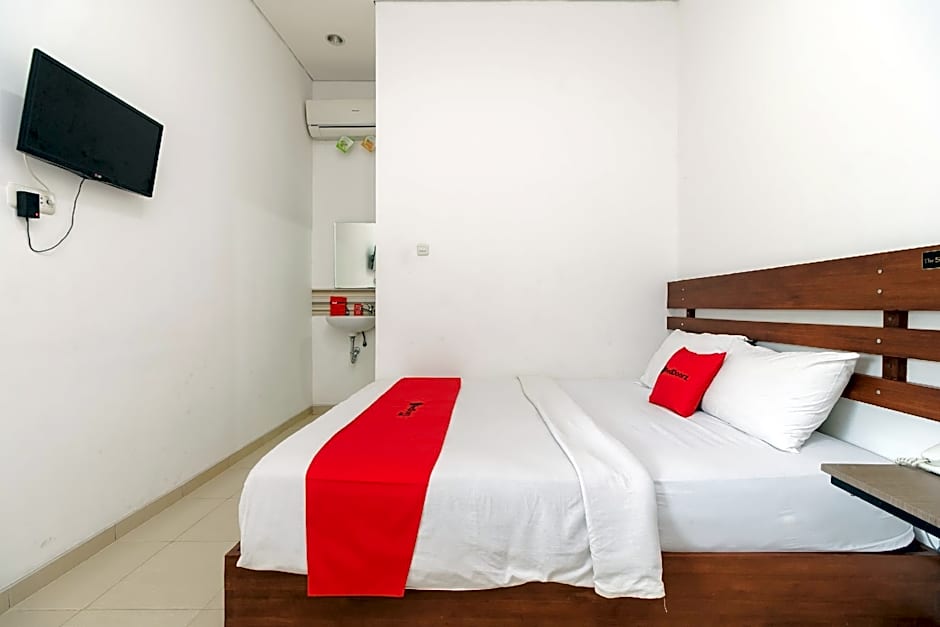 RedDoorz  Syariah near Jembatan Siti Nurbaya Padang