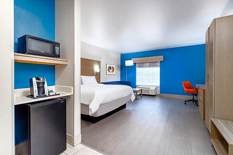 Holiday Inn Express & Suites Memphis Arpt Elvis Presley Blv By IHG
