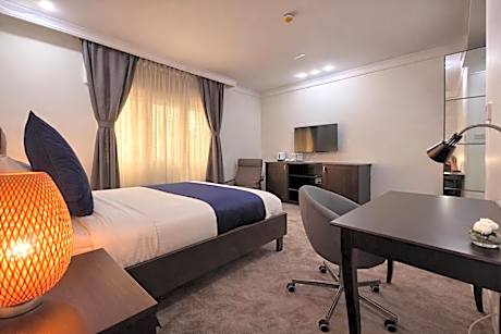 Standard Queen Room