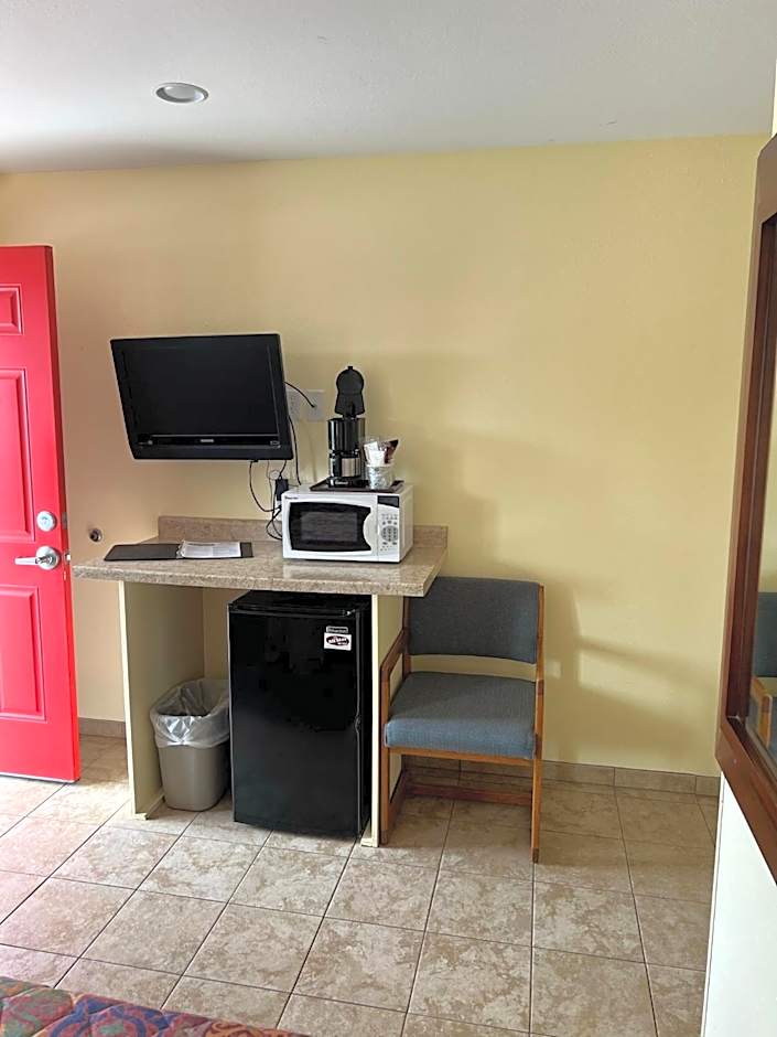 All Star Inn & Suites