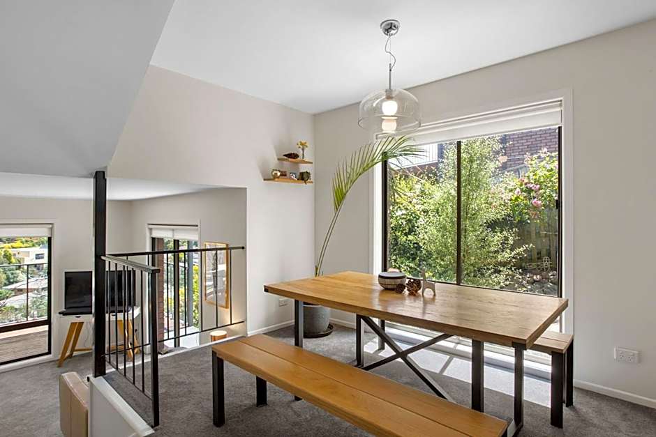 The View 2 bed unit with stunning Hobart outlook