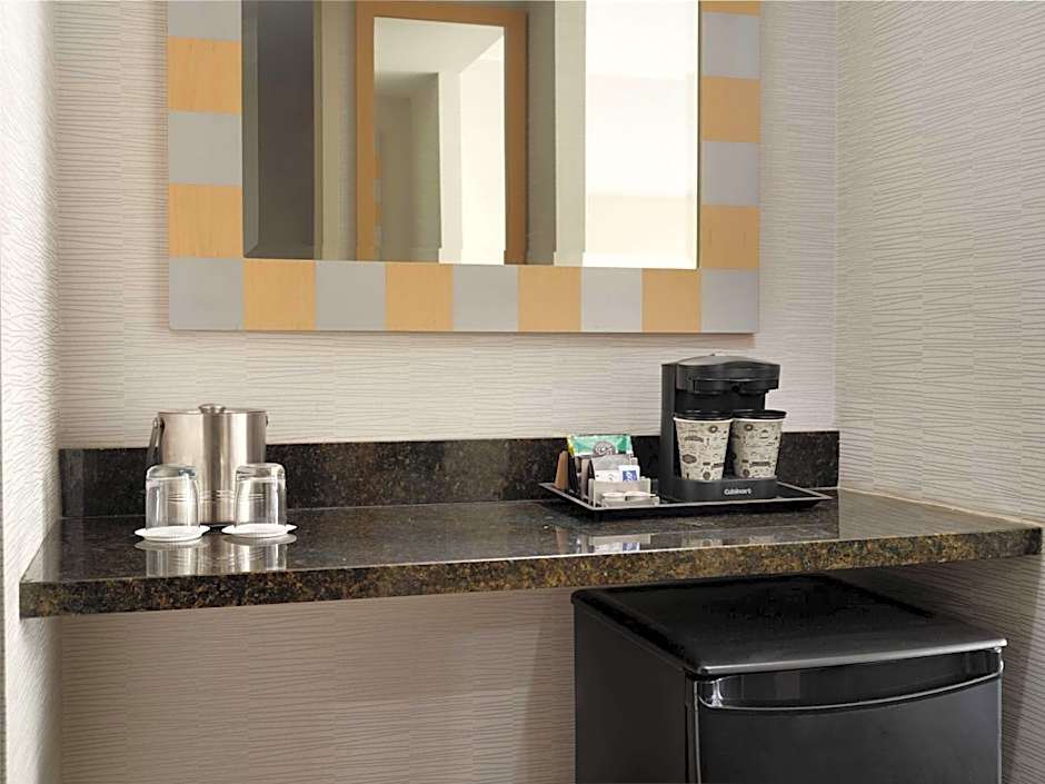 DoubleTree by Hilton - Philadelphia Center City