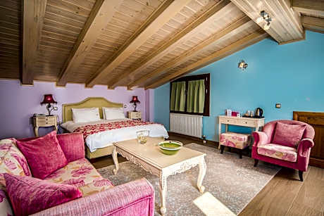 Attic Junior Suite with Fireplace and Spa Bath