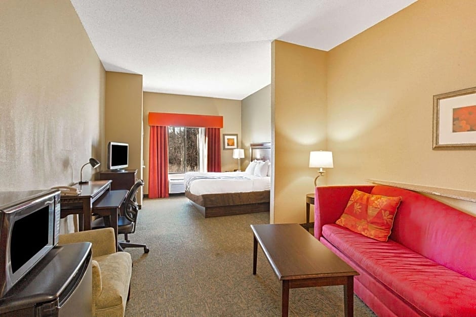 La Quinta Inn & Suites by Wyndham Richmond - Kings Dominion