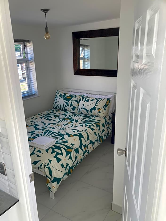 2 bed chalet Greatstone, New Romney sands holiday village 2mins from beach
