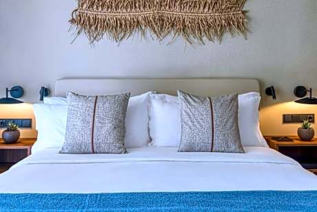 Tropical Nest, Guest room, 1 Double, Garden view, Balcony