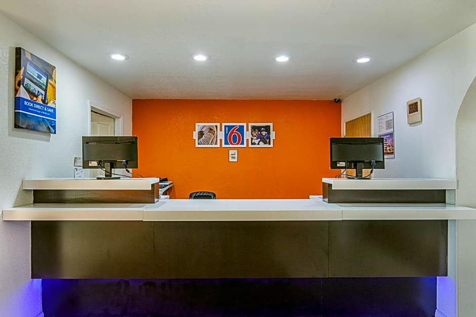 Motel 6-Mcalester, OK