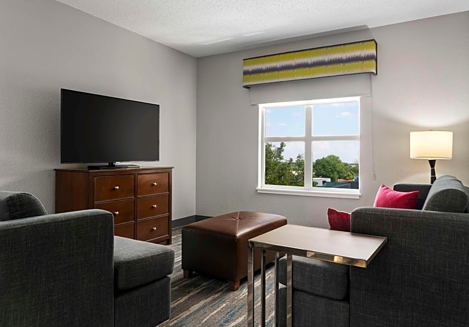 Hampton Inn By Hilton And Suites Newport News (Oyster Point)