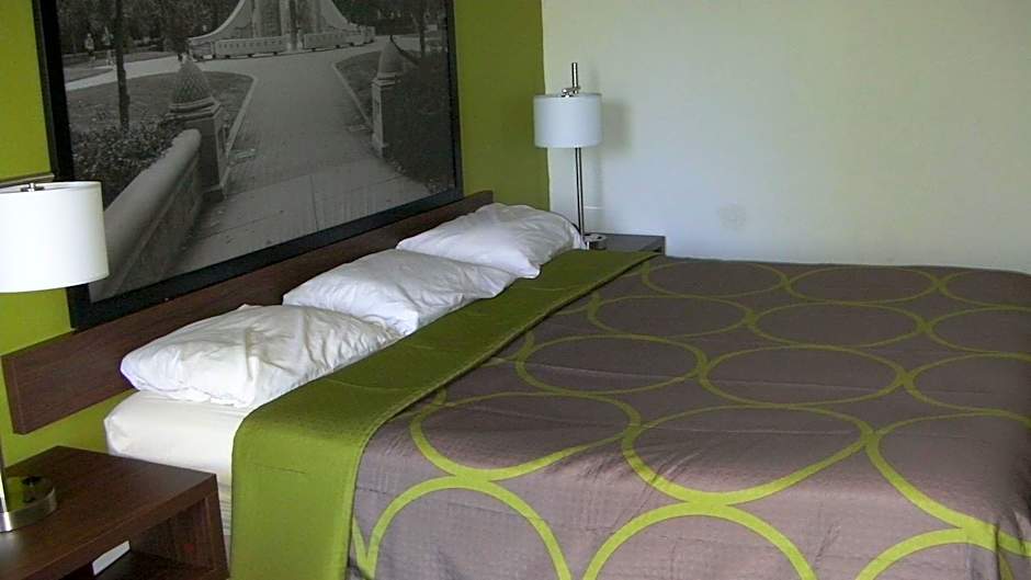 Super 8 by Wyndham Lafayette / Purdue Area