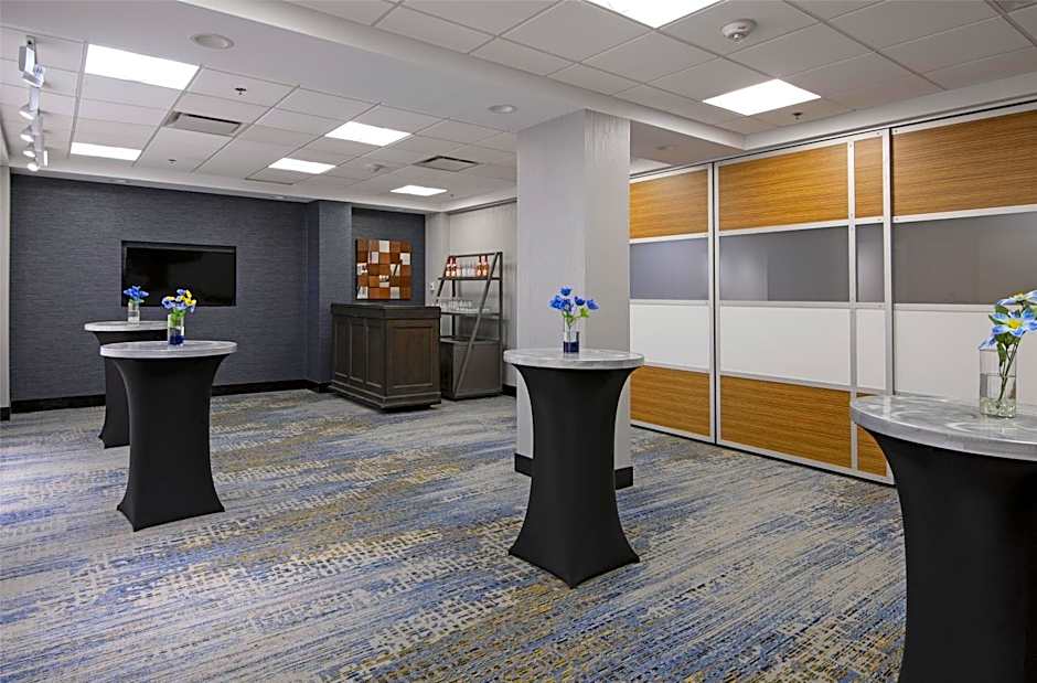 DoubleTree by Hilton West Edmonton