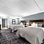 Admiralty Inn & Suites - a Red Collection Hotel