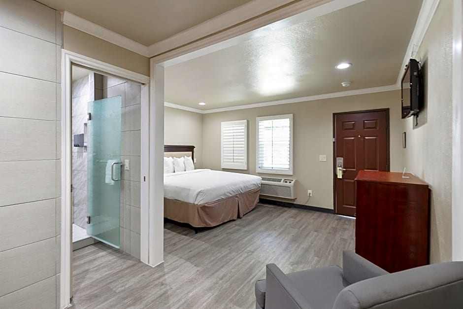 Le Blanc Inn & Suites