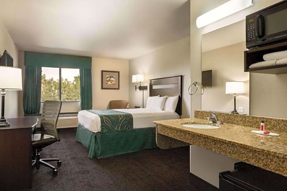 Travelodge by Wyndham Santa Teresa