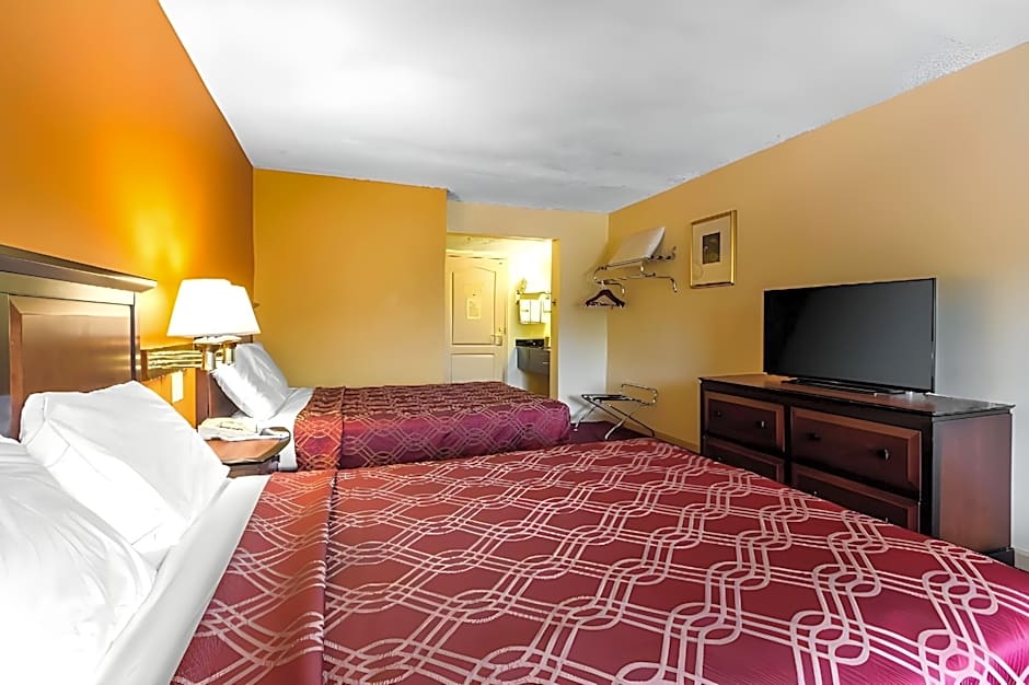 Econo Lodge At Six Flags
