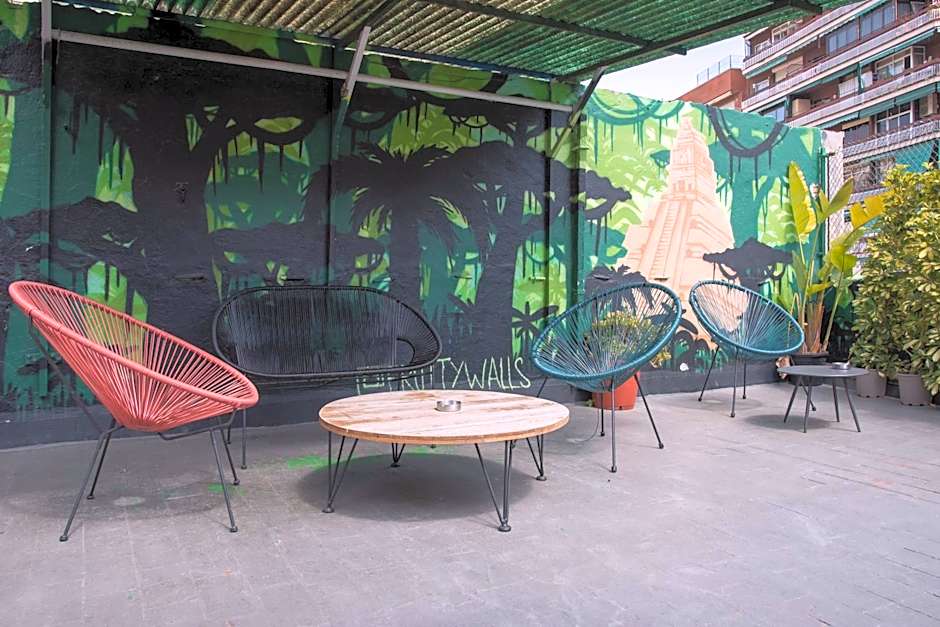 No Limit Hostel Graffiti