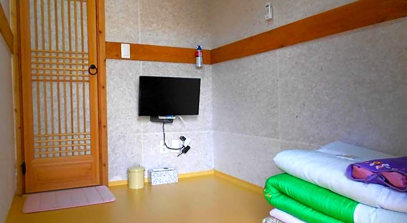 Happiness Full Hanok Guesthouse Jeonju