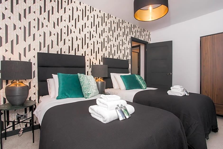 Locksbrook Lodge - Hot Tub - Spacious Outdoor Space