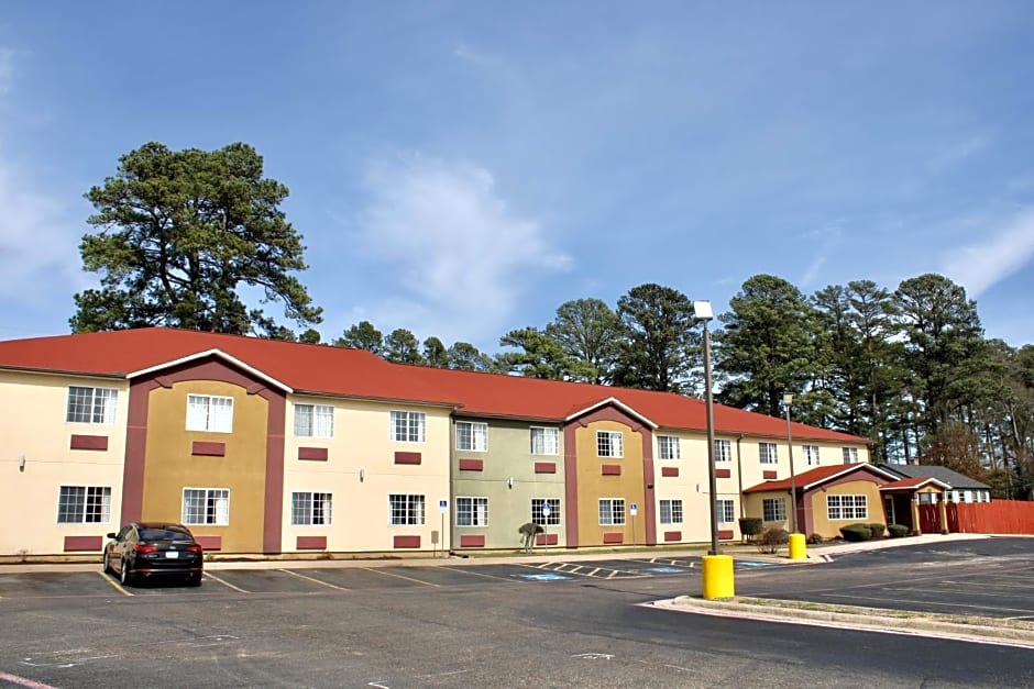 HomeTown Inn & Suites