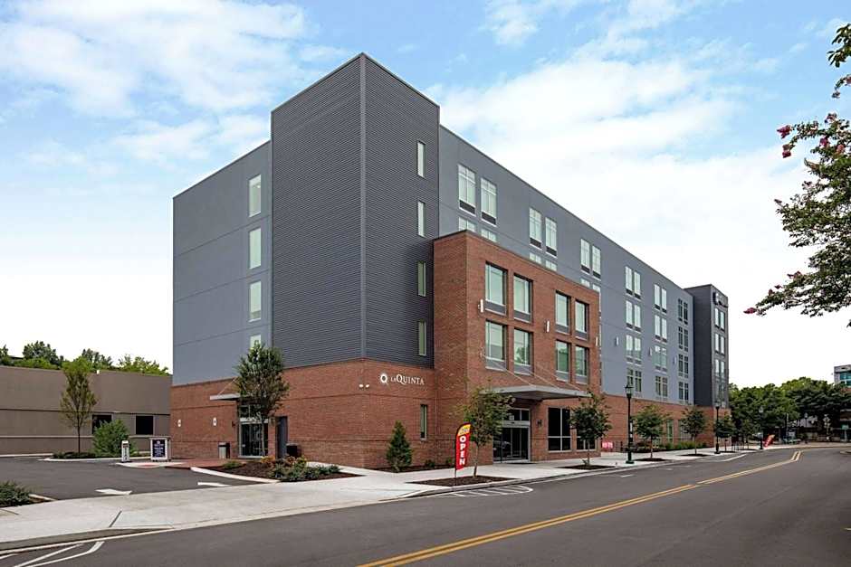 La Quinta Inn & Suites by Wyndham Chattanooga Downtown/South