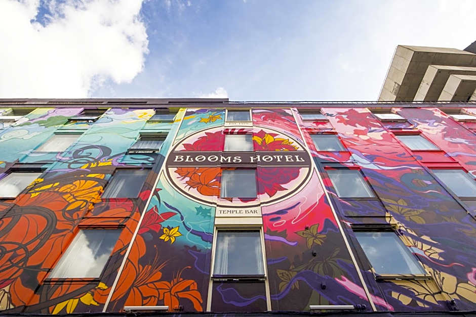 Blooms Hotel