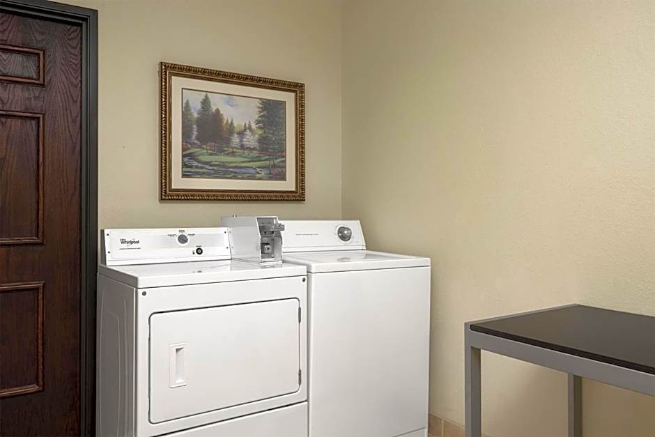 Crown Pointe Lodge; BW Signature Collection
